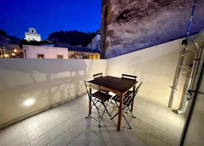 Re Barocco Centro Storico A 5 Min Dal Mare Шикли